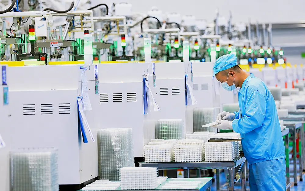 Contact lens production line quality inspection